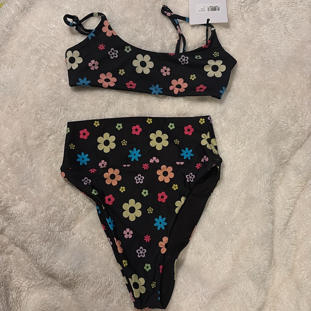 Beach Riot “Y2K” Bikini - Picture 3 of 4